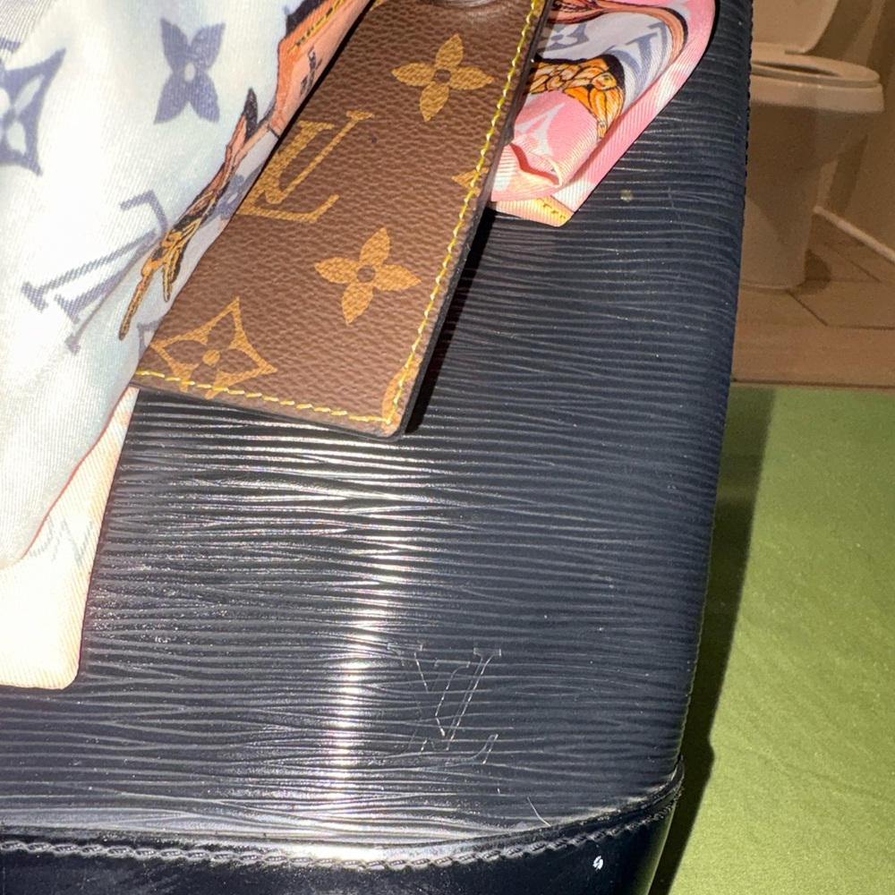 Louis Vuitton Vintage Black Epi Lockit PM - Picture 5 of 13